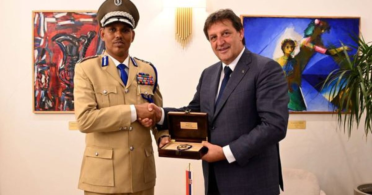 Taliyaha Ciidanka Boliiska Soomaaliyeed oo la Kulmay Dhigiisa Dalka Seerbiya