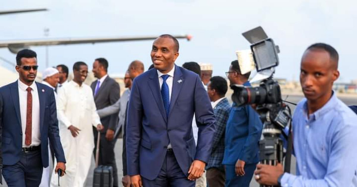 Ra’iisul Wasaare Xamsa oo dalka dib ugu soo laabtay