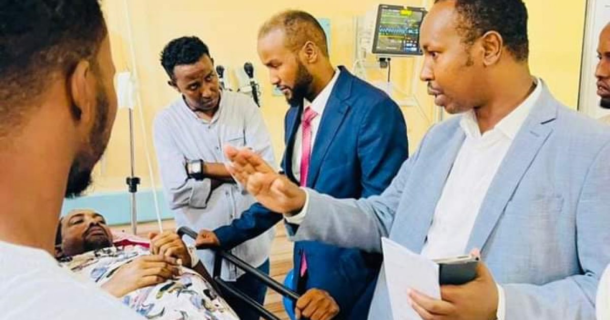 Wasiir ku-xigeenka Caafimaadka XFS oo booqday shacab waxyeelo ka soo gaartay Hoobiyeyaal