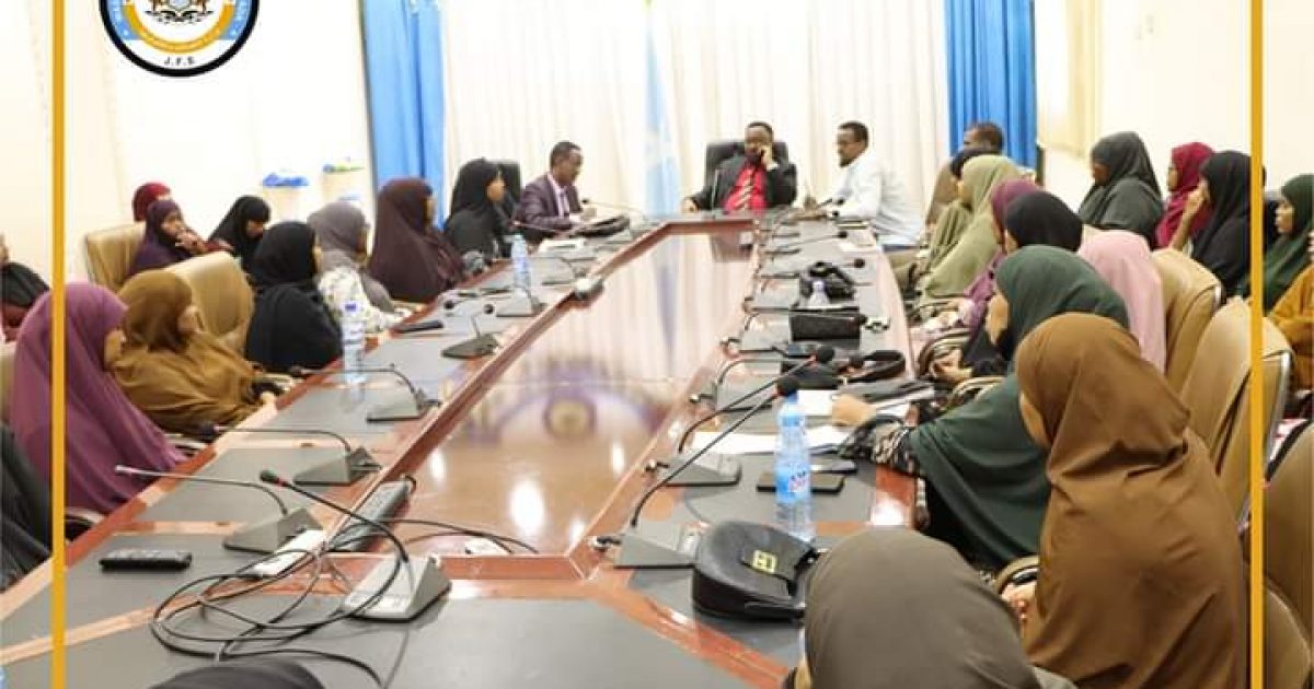 Wasiirka Isgaarsinta XFS oo kulan dhiirigelin la qaatay Haweenka Shaqaalaha ka ah Wasaaradda