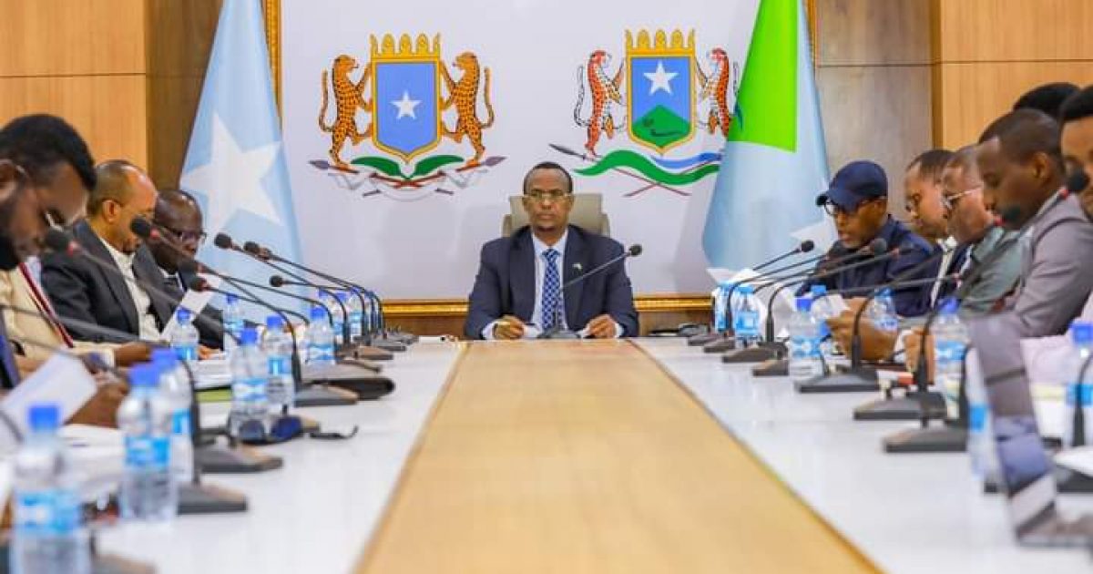 Madaxweynaha Hirshabeelle oo kulan la qaatay Agaasimeyaasha Guud ee Wasaaradaha