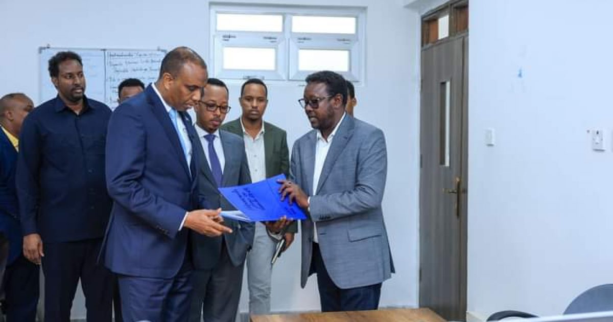 Ra’iisul Wasaare Xamsa oo kormeeray xarunta dhexe ee Hay’adda Socdaalka iyo Jinsiyadda “SAWIRRO”