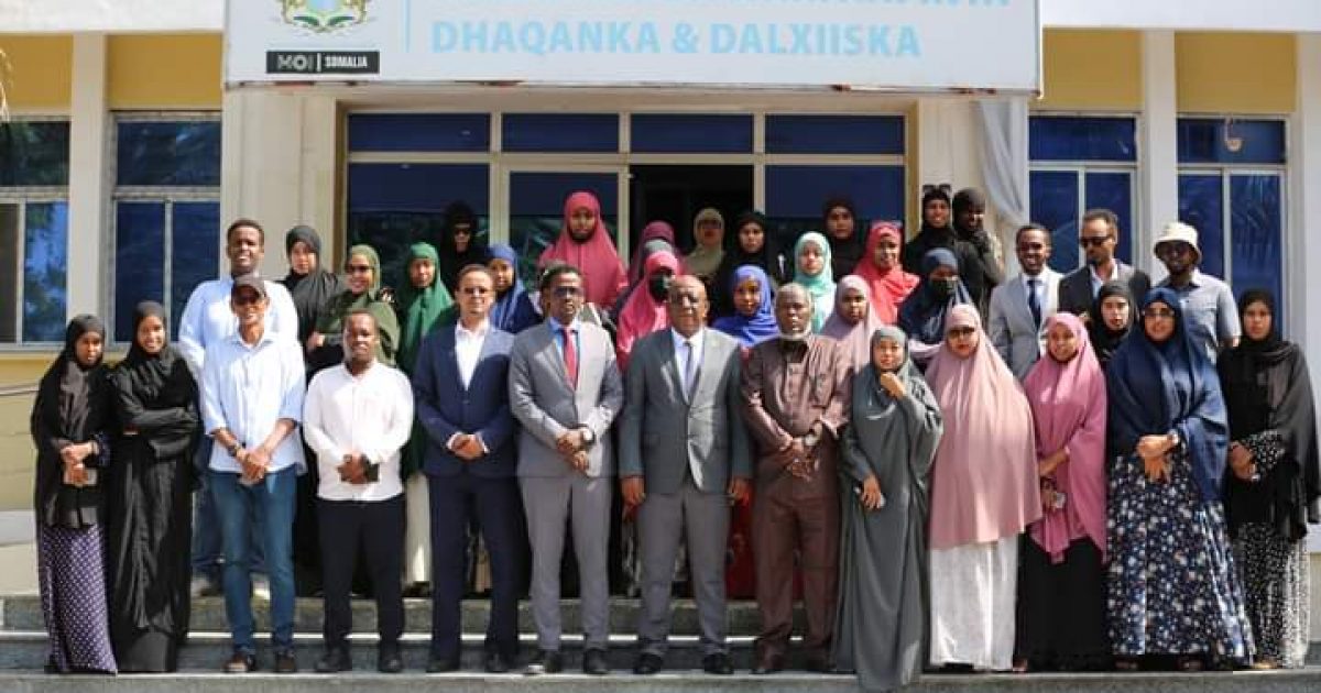 Wasiirka Warfaafinta XFS oo Tababar u furay 30 xubnood oo ka mid ah gabdhaha saxafiyiinta Soomaaliya