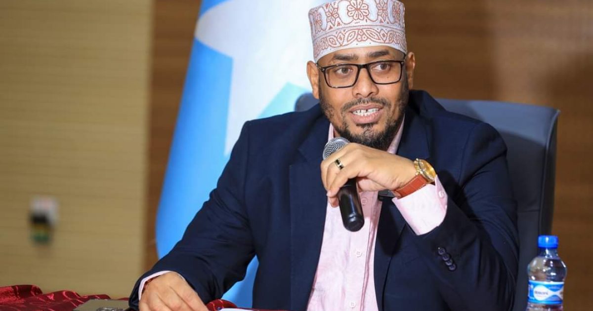 Mudane Saadaad Maxamed oo daah furay Ansixinta Hindise Sharciyeedka Machadka Qaran ee Dowladda Hoose