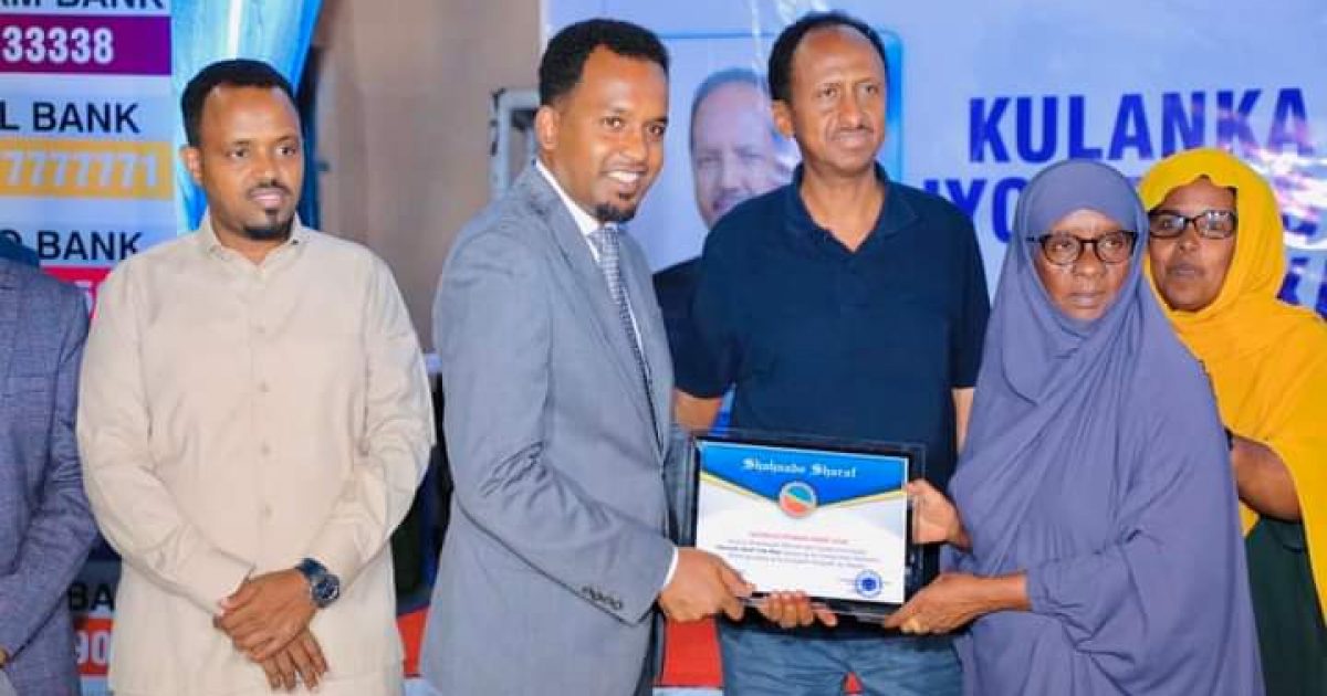 Wasiiro ka tirsan XFS iyo Maamulka Gobolka Banaadir oo ka qeybgalay kulan wacyigelin bulsho