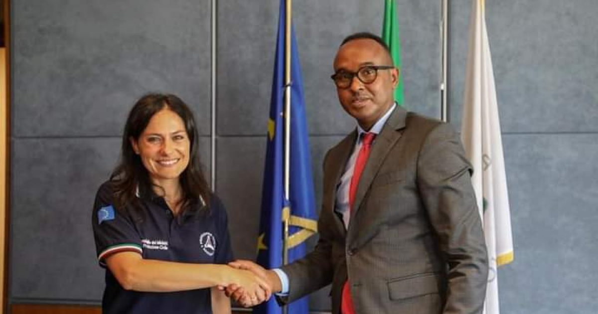 Guddoomiyaha Hay’adda SoDMA iyo dhiggiisa Talyaaniga oo ka wada hadlay iskaashi dhex mara labada Hay’adood