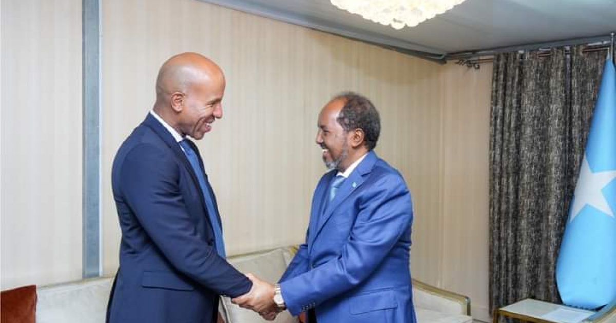 Madaxweyne Xasan Sheekh oo Mareykanka kala hadlay cunaqabateynta Maaliyadeed ee Argagixisada Al-Shabaab