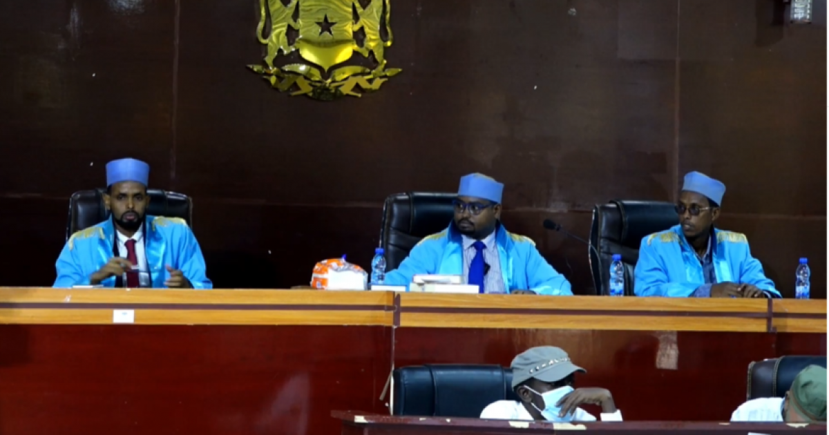 Saraakiil ku eedaysan Musuq-maasuq oo markii labaad la horgeeyay maxkamadda G/Banaadir