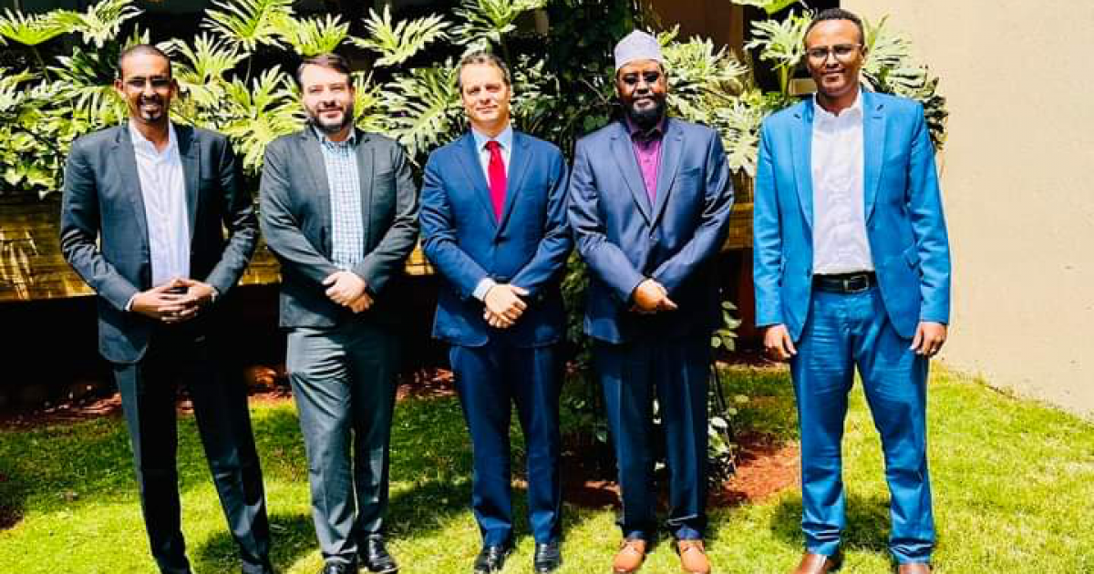 Madaxweynaha Jubbaland oo la kulmay Madaxda Bangiga adduunka