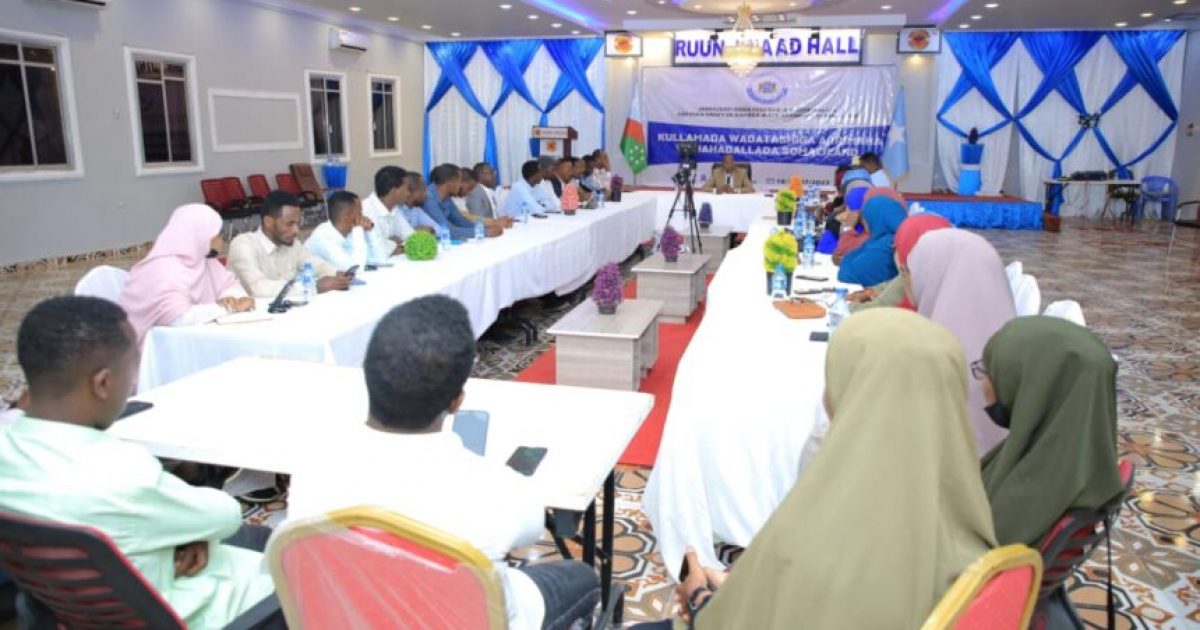 Ergeyga Madaxweynaha ee Arrimaha Somaliland oo kulan la qaatay Ururrada bulshada Rayidka