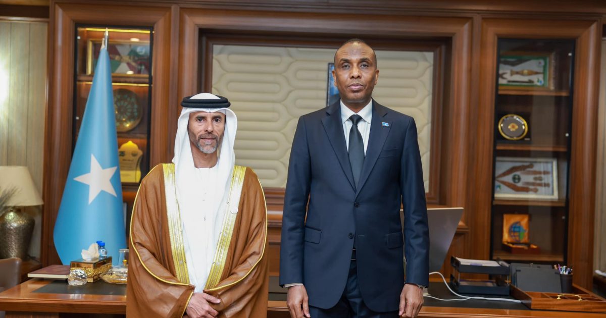 Ra’iisul Wasaaraha XFS oo xafiiskiisa ku qaabilay Danjiraha Imaaraadka Carabta u fadhiya Soomaaliya