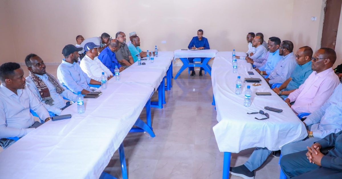 Madaxweynaha Hirshabeellle oo Shir guddoomiyay kulan muhiim ah