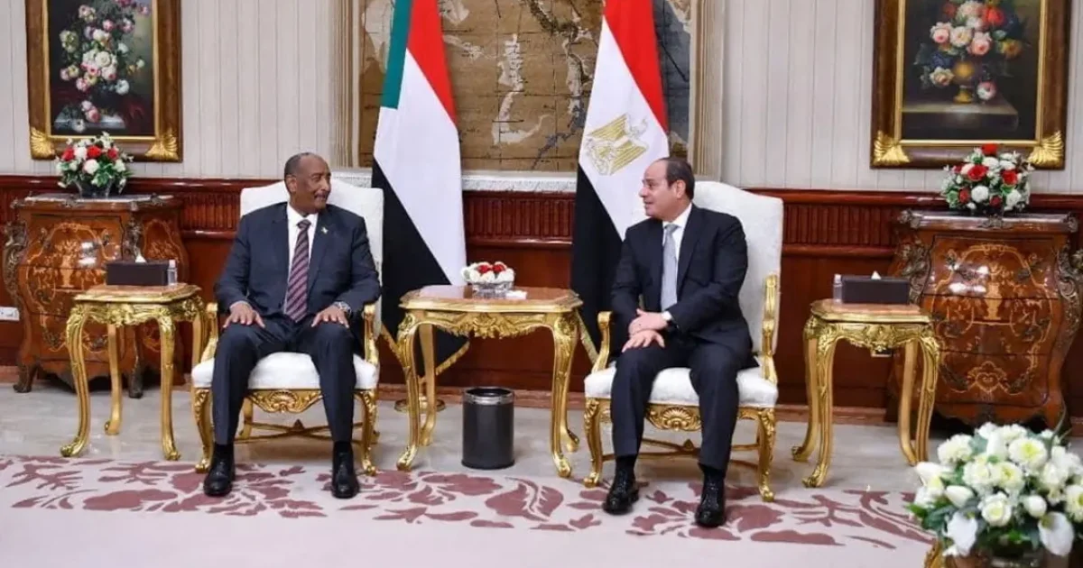 Madaxweynaha Masar oo la kulmay taliyaha Ciidamada Suudaan