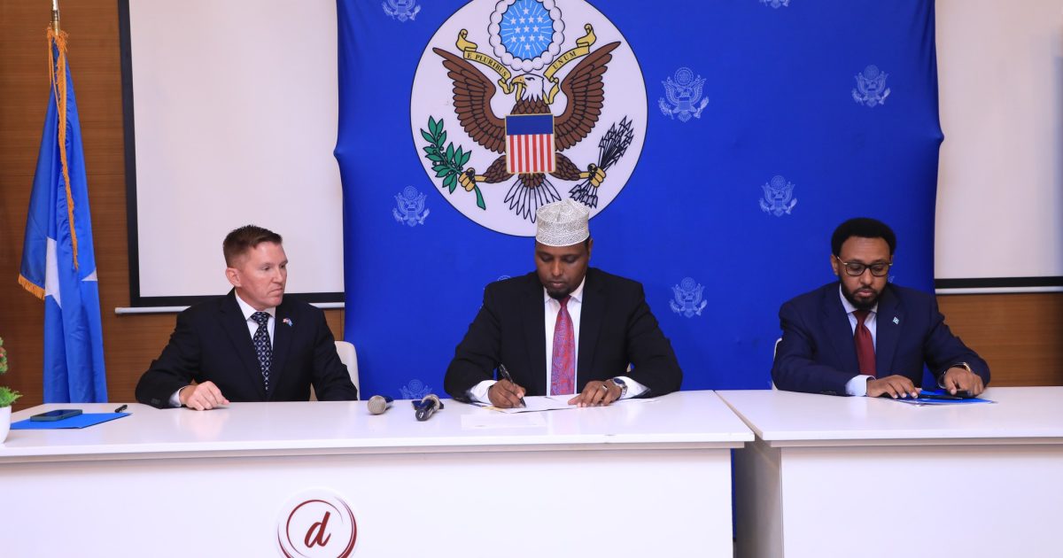 Soomaaliya iyo Mareykanka oo kala saxiixday heshiis hormarineed