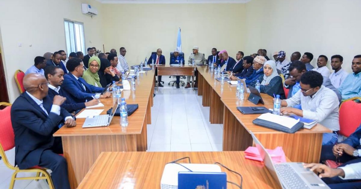 Wasiirka arrimaha gudaha DFS oo guddoomiyay shirka billaha ah ee la xisaabtanka Shaqada