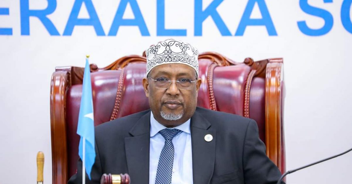 Guddoomiye Sheekh Aadan Madoobe oo shir guddoomiyay kulanka Baarlamaanka “SAWIRRO”