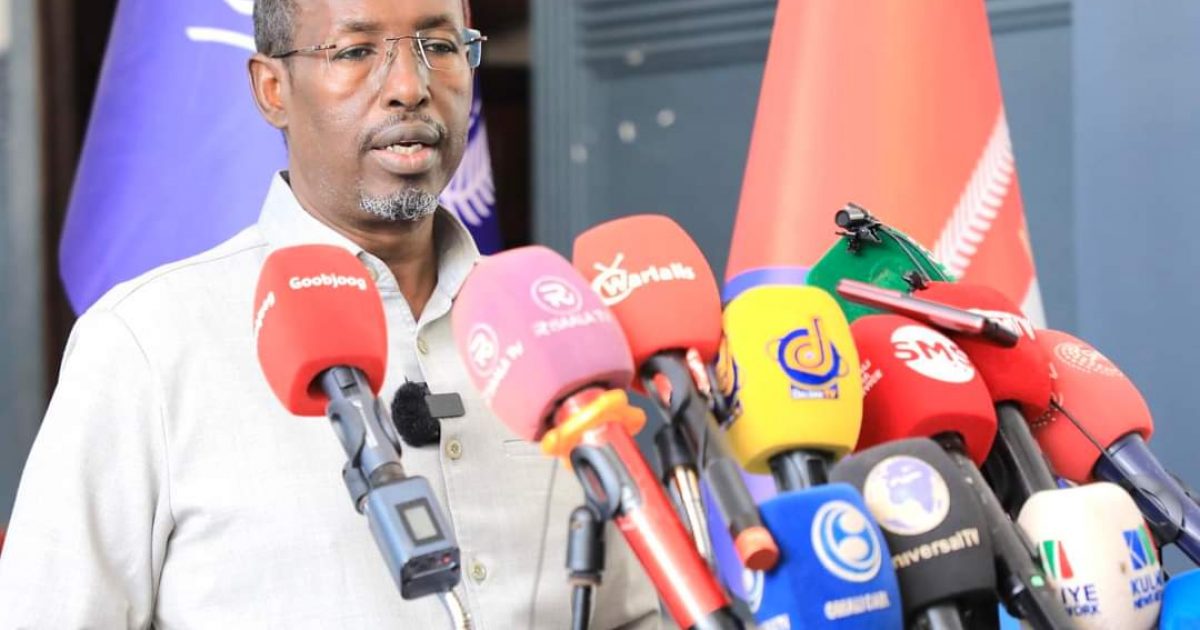Guddoomiyaha Gobolka Banaadir oo shir jaraa’id ku faah-faahiyay cabashooyinka dhul-cinta ah