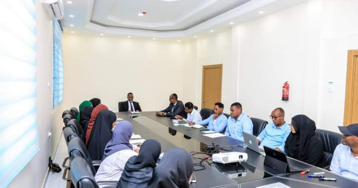 Howlwadeenno ka tirsan Wasaaradda Qorsheynta XFS oo tababar uga furmay Muqdisho “SAWIRRO”