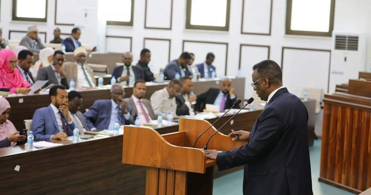 Baarlamaanka JFS oo Su’aalo waydiiyey Wasiirka caddaaladda oo maanta hortagay “SAWIRRO”