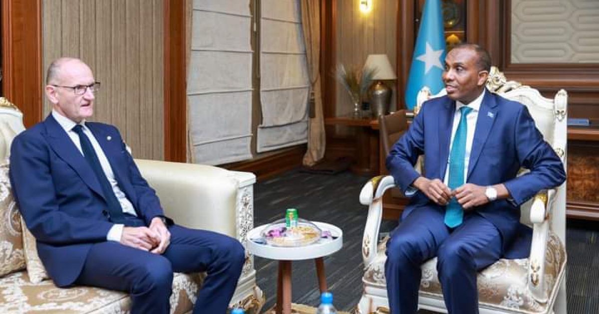 Ra’iisul Wasaare Xamsa oo qaabilay Safiirka UK ee Soomaaliya “SAWIRRO”