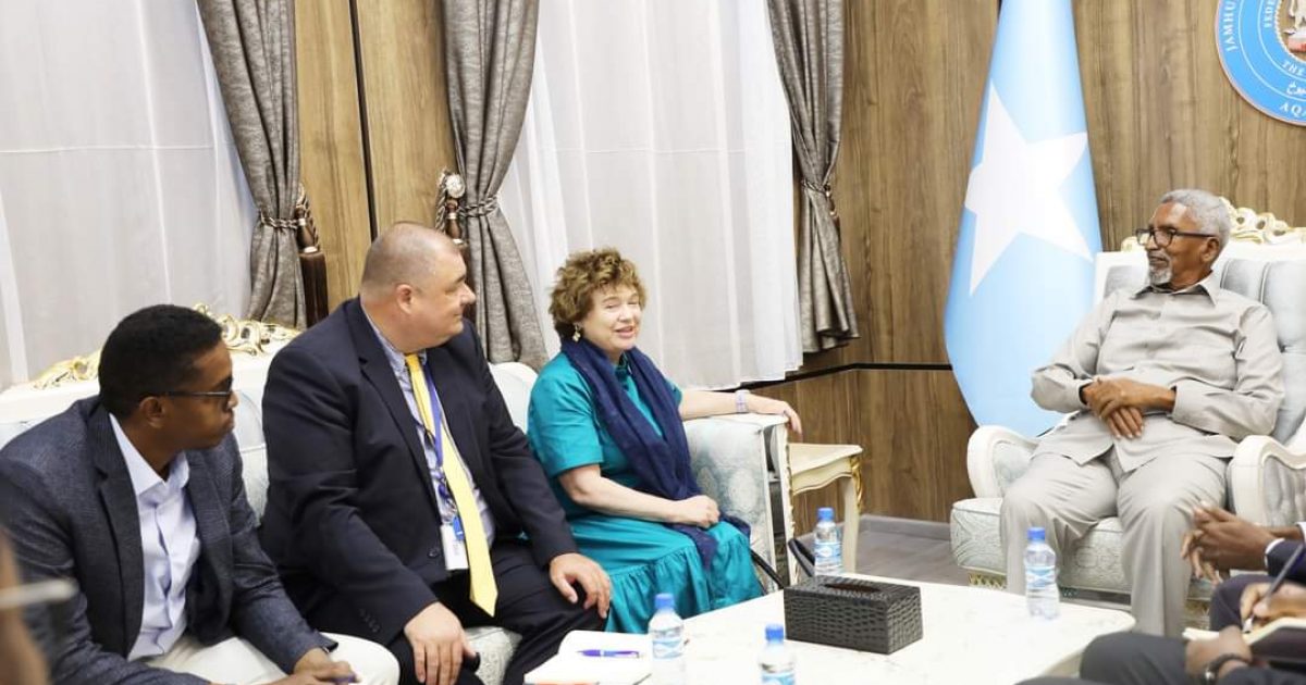 Guddoomiyaha Aqalka Sare oo xafiiskiisa ku qaabilay Wakiilka Xoghayaha Guud ee QM