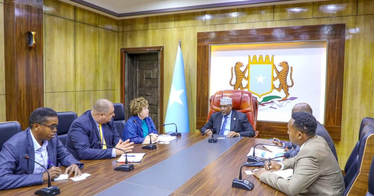 Guddoomiyaha Golaha Shacabka oo kulan la qaatay Ergeyga gaarka ah QM ee Soomaaliya