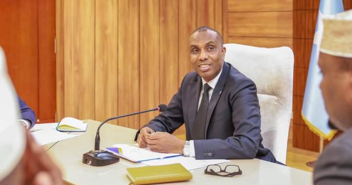 Ra’iisul Wasaare Xamsa oo guddoomiyay shir looga hadlayay mudnaanta dowladda marxaladda deyn-cafinta kadib