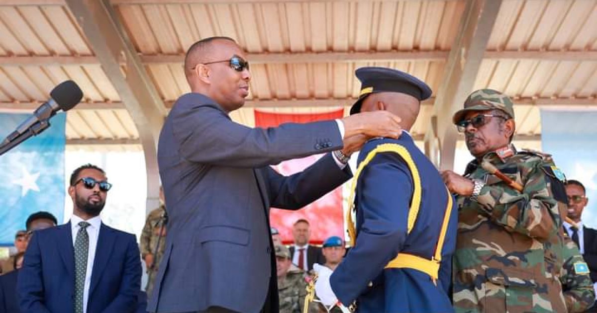 Ra’iisul Wasaare Xamsa oo tababar u soo xiray saraakiil iyo saraakiil xigeenno ka tirsan Ciidanka XDS “SAWIRRO”