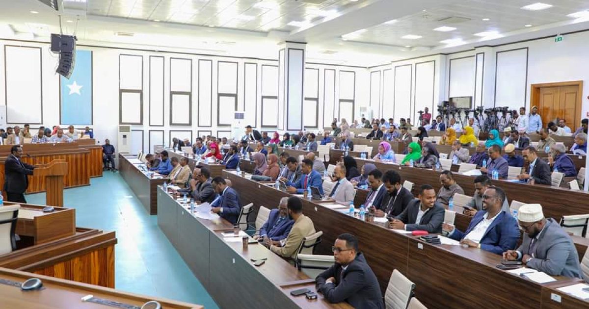 Baarlamaanka JFS oo Akhrintii labaad mariyay sharciga howlgabnimada shaqalaaha 