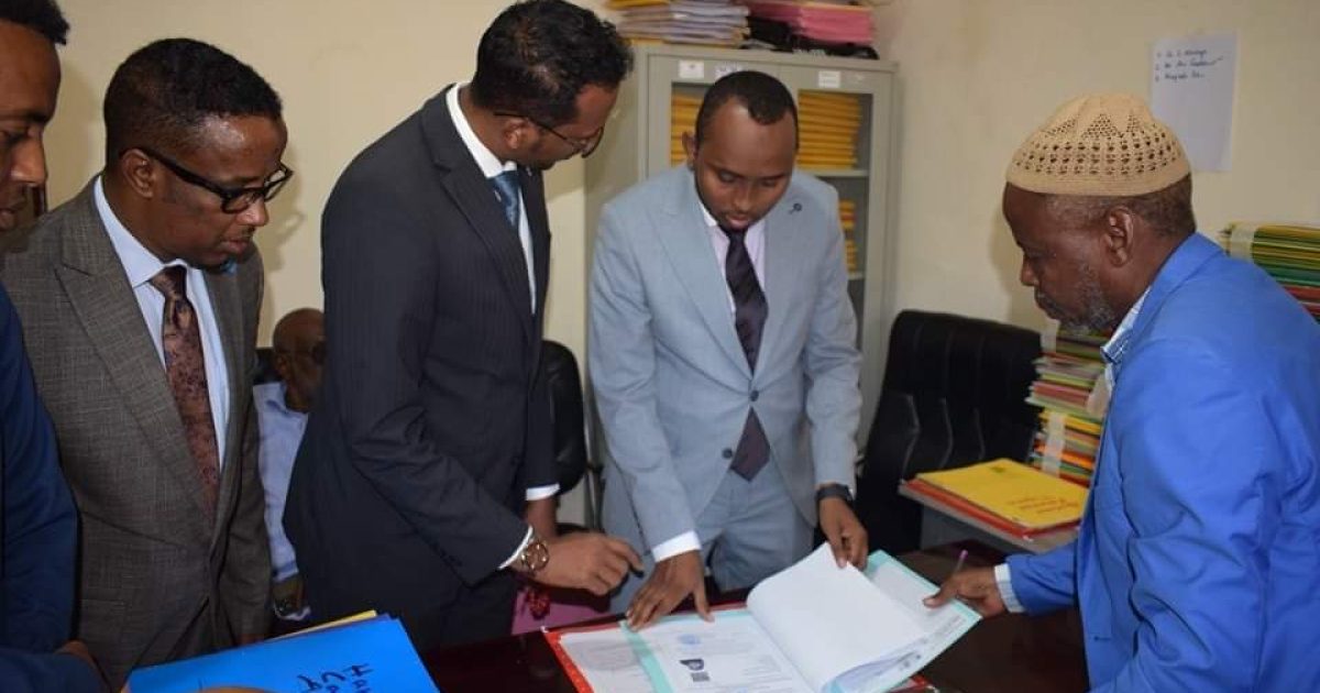 Agaasimaha Guud ee W/ Shaqaalah oo kormeeray tiro-koobka shaqaalaha KMG