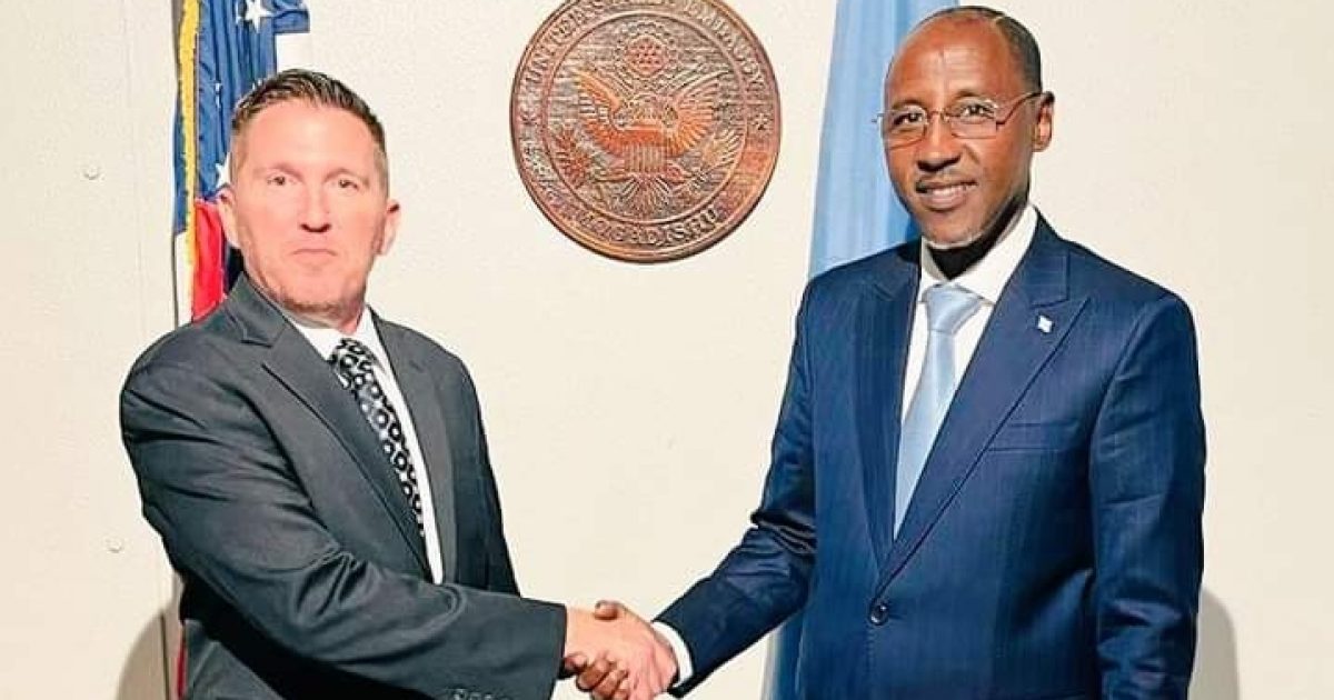 Ergeyga Madaxweynaha u qaabilsan arrimaha Somaliland oo la kulmay Mr. Shane L.Dixon
