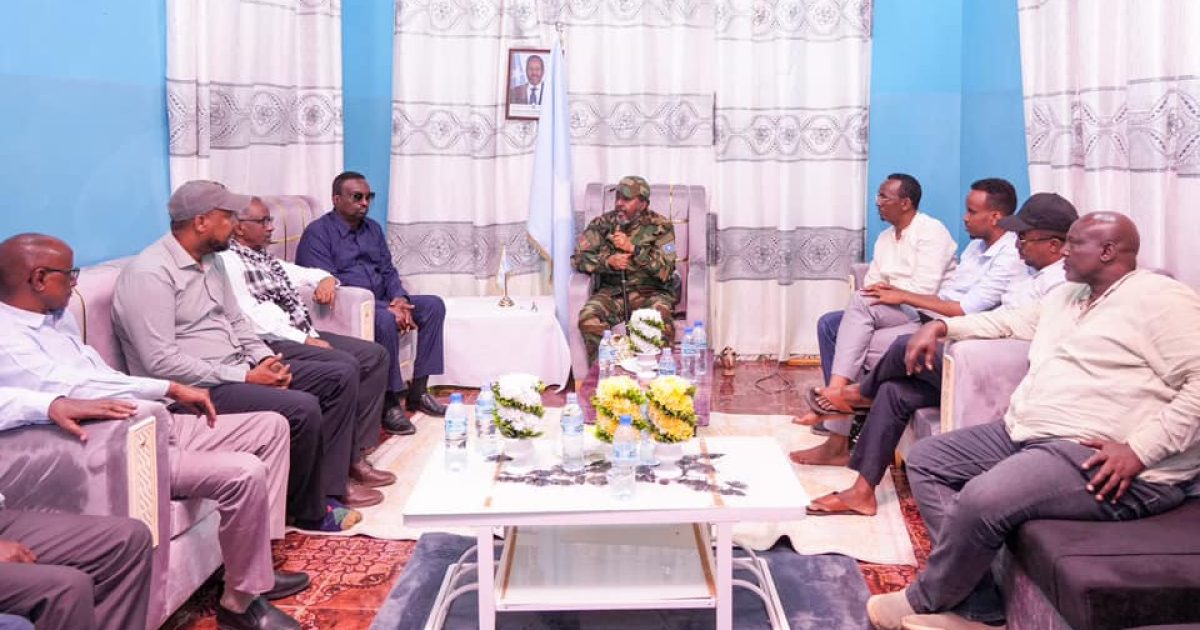 Madaxweynaha JFS oo la kulmay siyaasiyiinta iyo wax garadka Maxaas