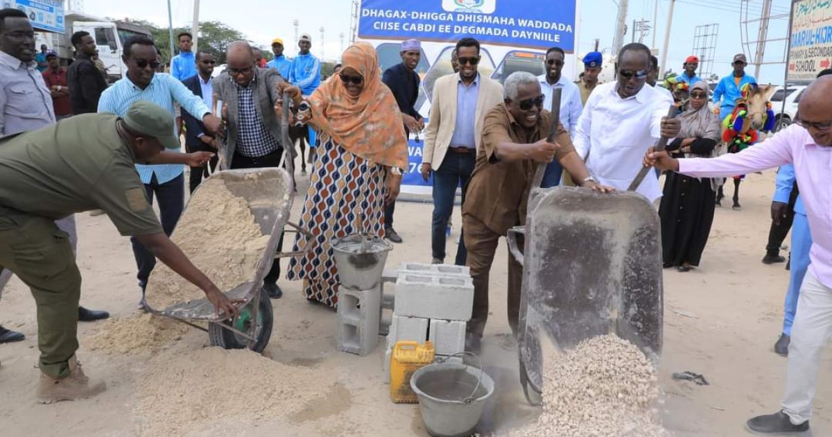 Duqa Muqdisho oo dhagax dhigay Waddada Ciisa Cabdi ee dagmad deyniile