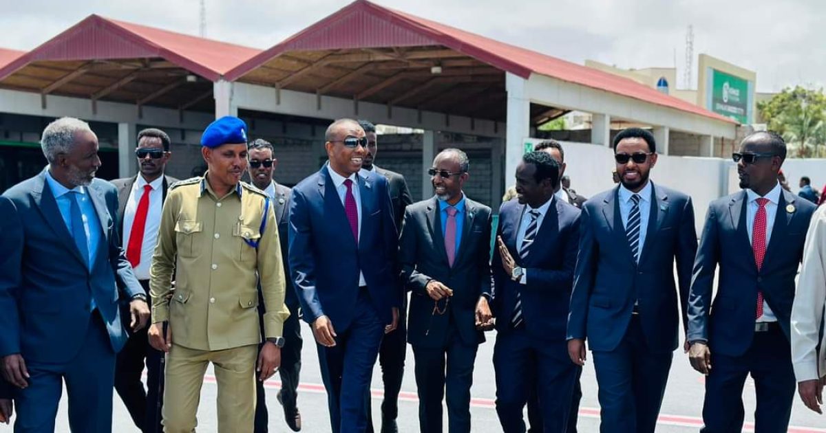 Ra’iisul Wasaaraha dalka iyo mas’uuliyiin kale oo u Ambabaxay dalka Qatar