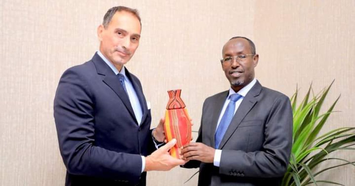 Duqa Muqdisho oo qaabilay Safiirka Talyaaniga ee Soomaaliya “SAWIRRO”