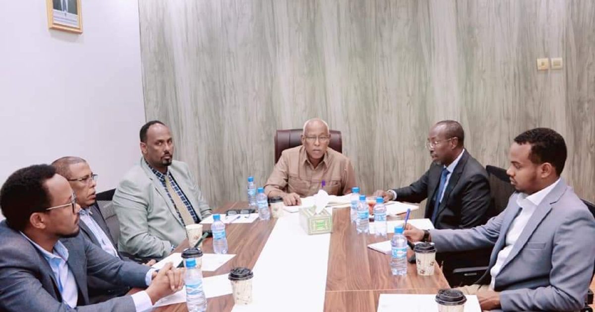 Guddiga arrimaha Xabsiga dhaxe ee Golaha Shacabka oo kulan la qaatay Duqa Muqdisho 