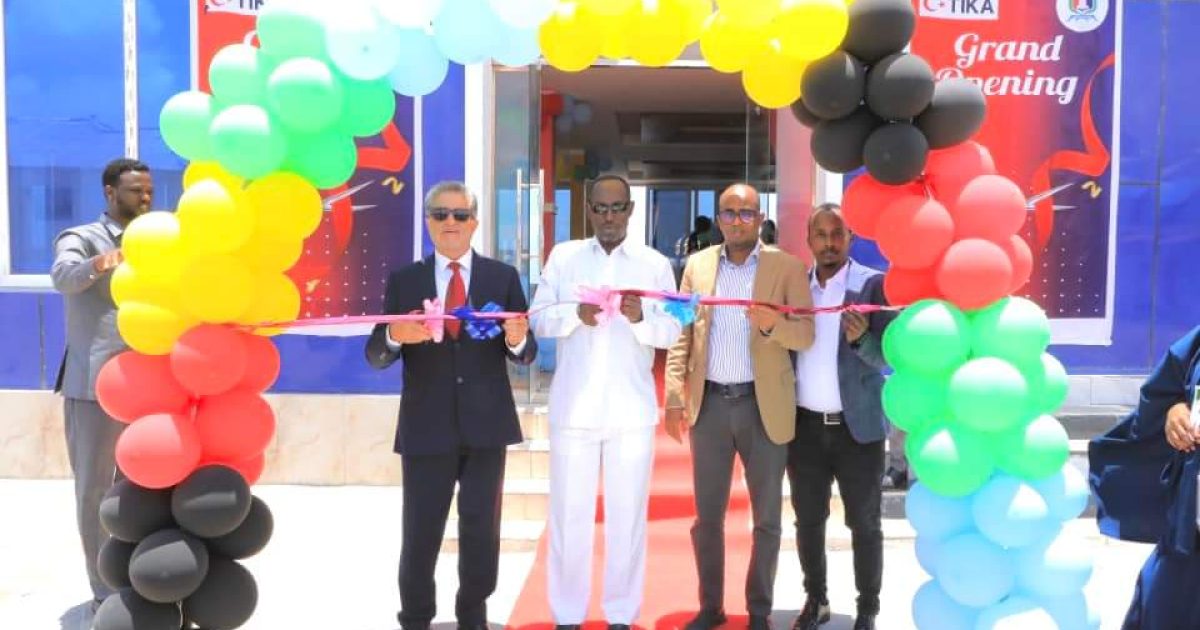 Duqa Muqdisho oo xaraga ka jaray Warshada sameynta Macmacaanka ee SOMADO