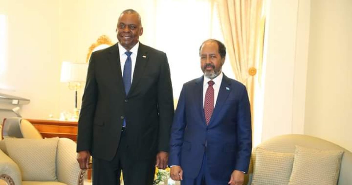 Madaxweyne Xasan Sheekh oo Jabuuti kula kulmay Wasiirka Difaaca Mareykanka