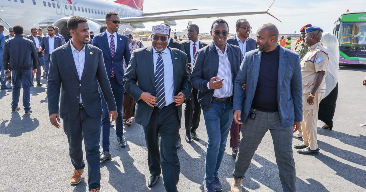 Guddoomiye Sheekh Aadan Madoobe oo maanta dalka dib ugu soo laabtay