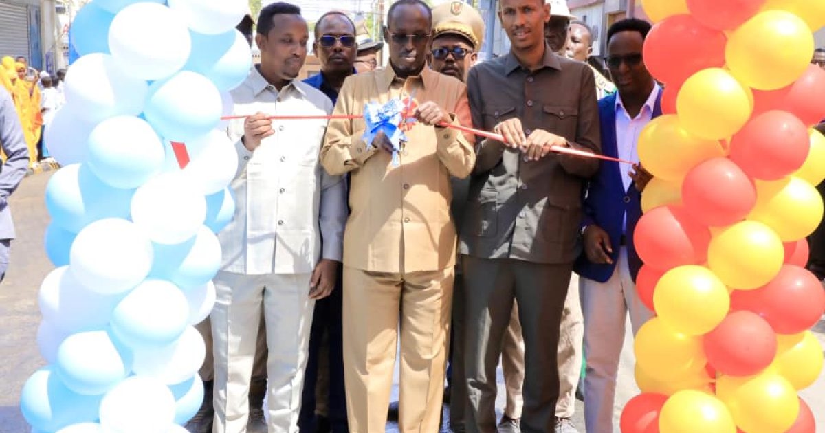 Guddoomiyaha Gobolka Banaadir oo xariga ka jaray dhismaha Waddada Via Liberia