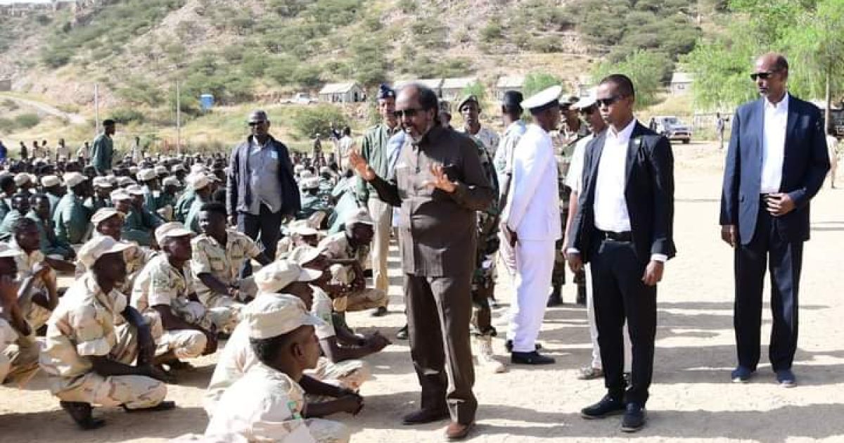 Madaxweyne Xasan Sheekh oo kormeeray xeryaha ay ku tababaranayaan ciidamadeena ee dalka Eritrea