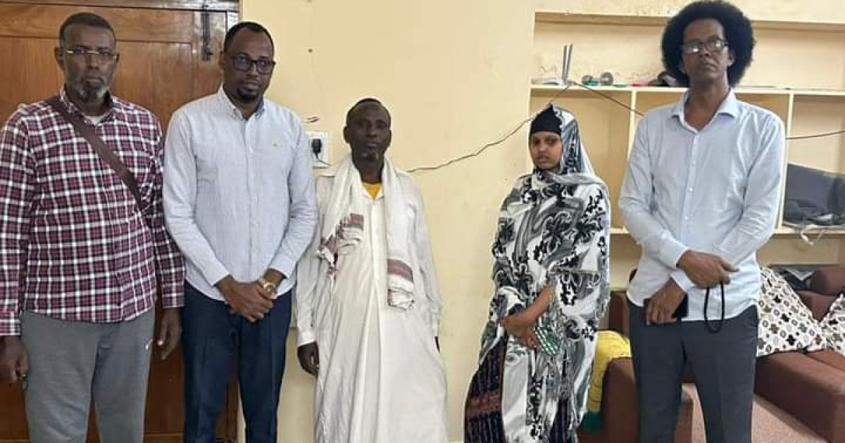 Agaasimaha Xafiiska Duqa Muqdisho oo la kulmay muwaadiniin Xaalad Caafimaad loo geeyay Hindiya