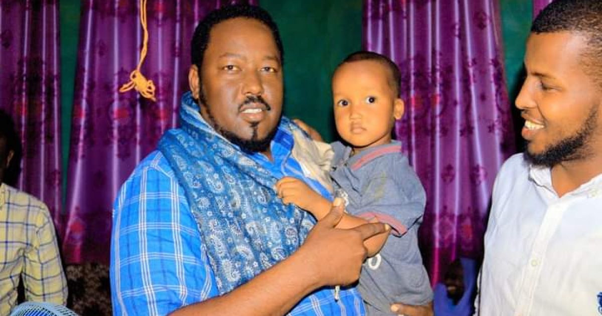 Ku simaha Duqa Gaalkacyo oo booqday qoyska uu ka shahiiday Mujaahid Cabdiqani Afyare
