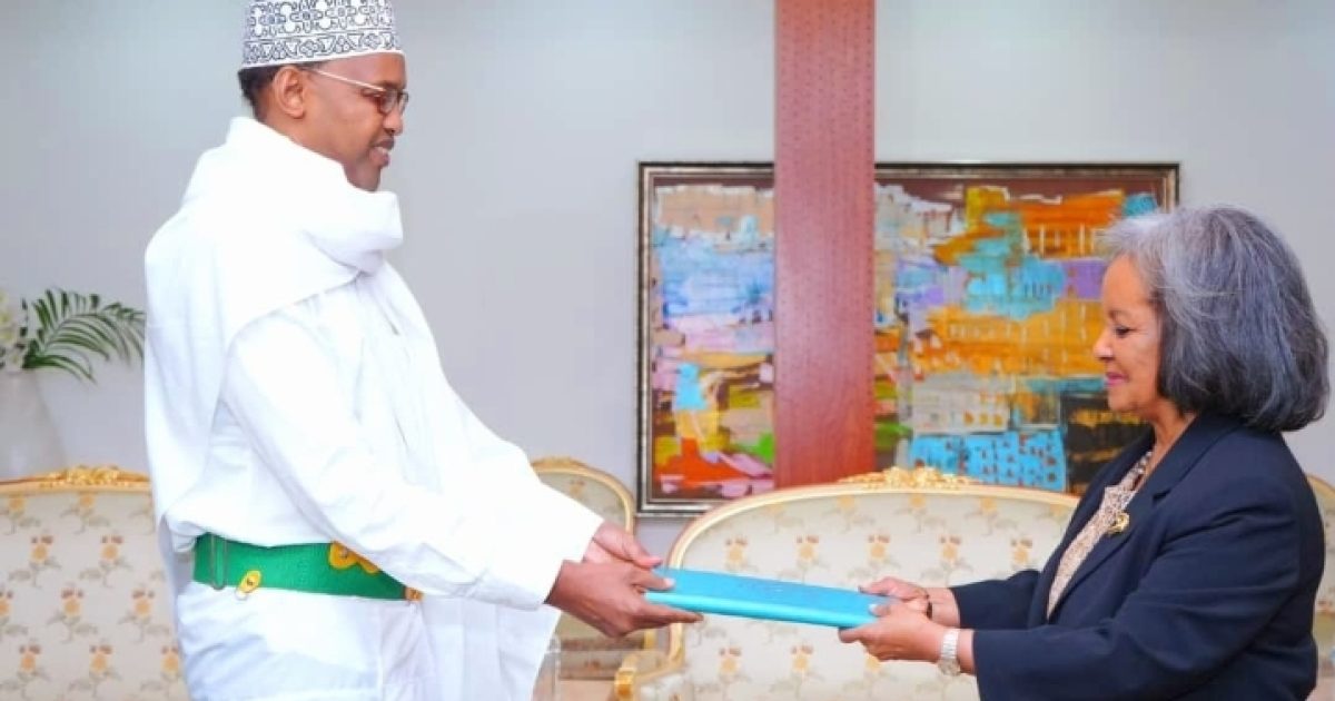 Madaxweynaha Ethiopia oo Warqadaha Aqoonsiga ka Guddoontay Danjiraha Soomaaliya ee Ethiopia