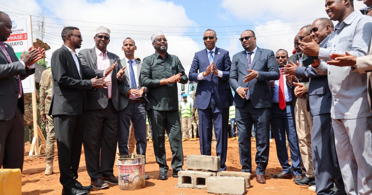 Ra’iisul Wasaaraha XFS oo Kismaayo ka dhagax-dhigay dhismaha waddo muhiim ah