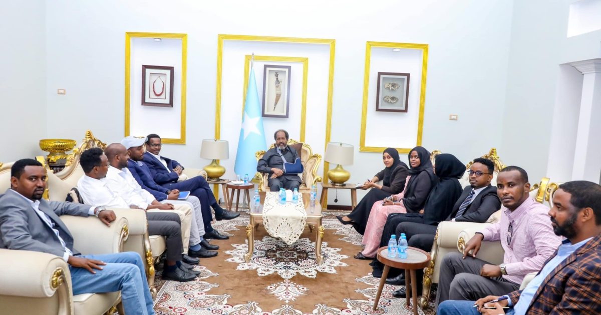 Madaxweyne Xasan Sheekh oo Bulshada Rayidka ka dhegaystay tallooyin ku aaddan hiigsiyada Qaran