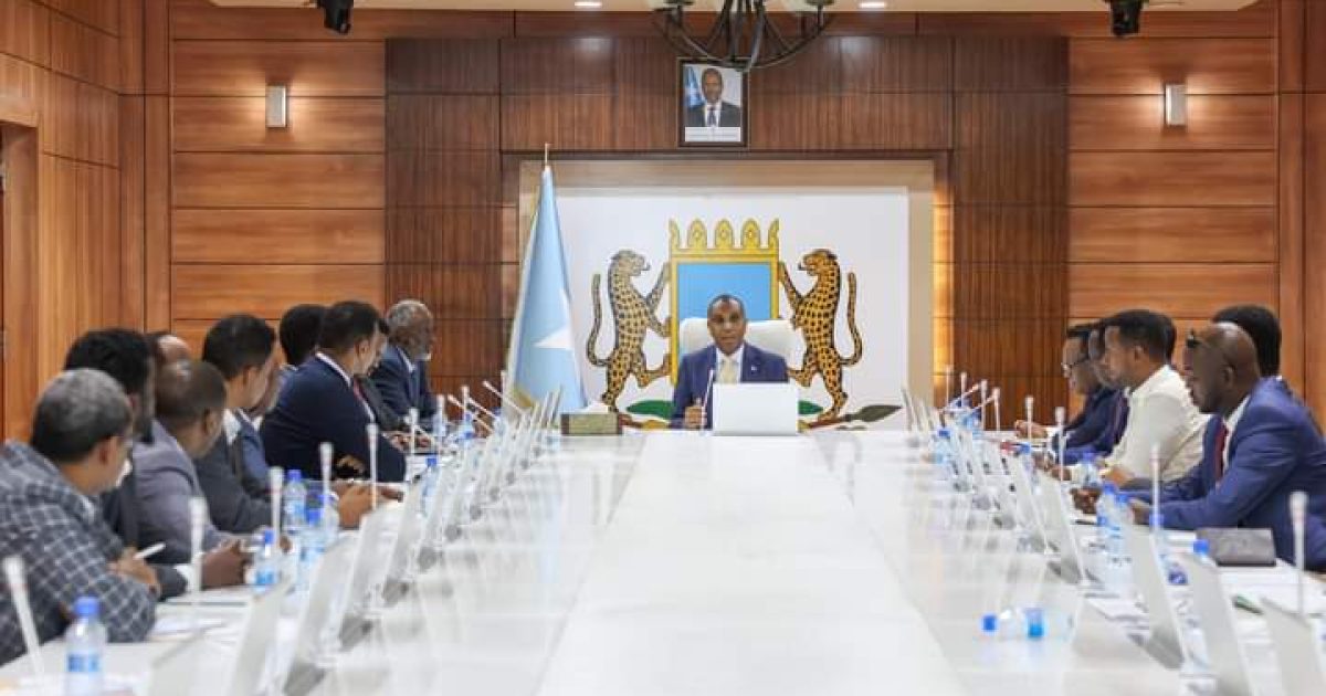 Ra’iisul Wasaare Xamsa oo kulan sagootin ah la qaatay khubaro ka tirsan  Hay’adaha dowladda