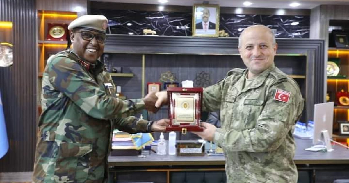 Taliyaha Ciidanka Xoogga oo kulan la qaatay U qeybsanaha Arrimaha Ciidanka ee Dowlada Turkiga u jooga Soomaaliya