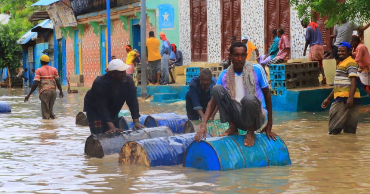 Qoysas degan Tuulooyinka uu maro Webiga Jubba oo ka Barakacay Guryahooda “SAWIRRO”