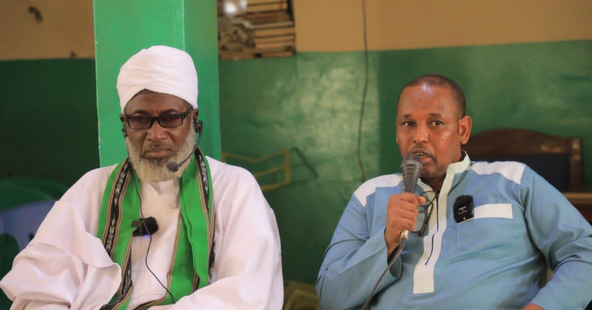 Imam Maxamed Ashafa oo muxaadaro ka hadlaysa Nabadda u jeediyay shacabka Gaalkacyo